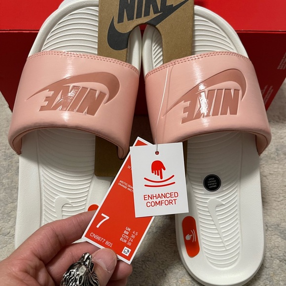 NIB Women Size 7 Nike Victori One Slides In Arctic Orange/Sail/Light Madder Root - Picture 9 of 12